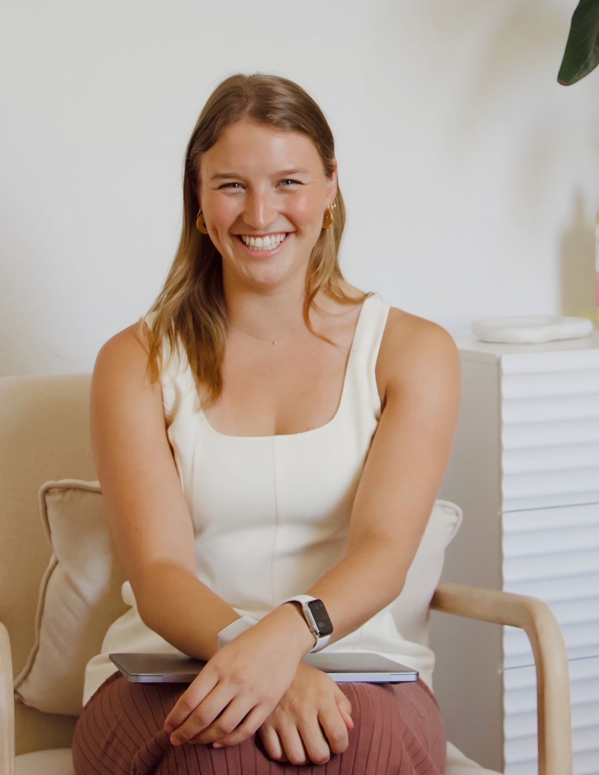 Alida Fullagar, naturopath, smiling in the Aegle Wellness clinic